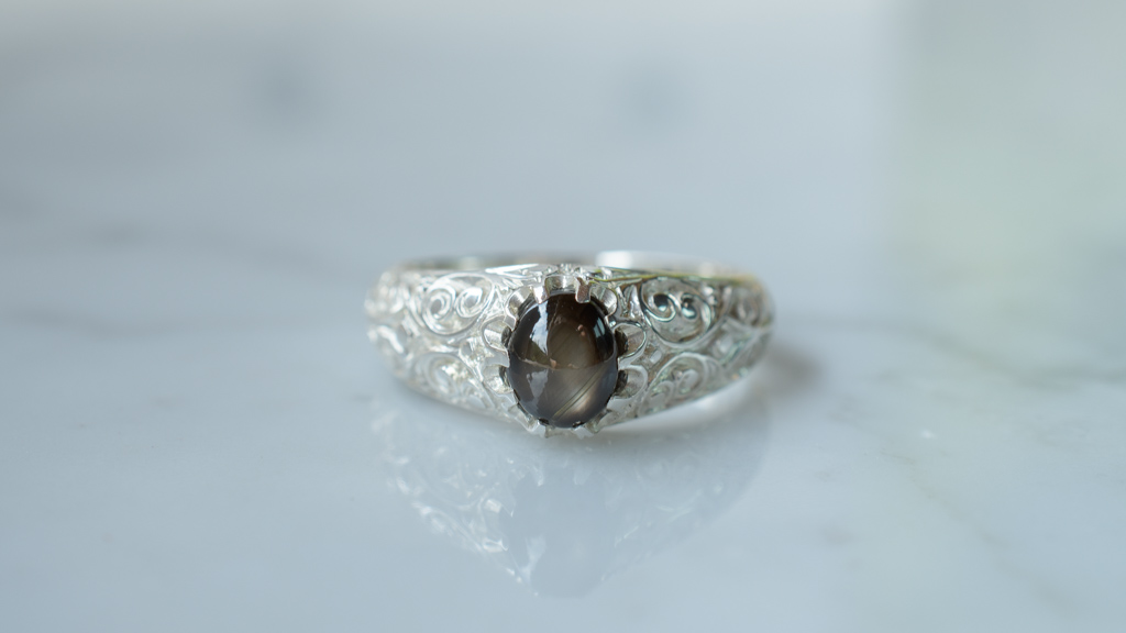 Black Star Sapphire x Silver Carving Ring (sha-1) | Houseki Dealer