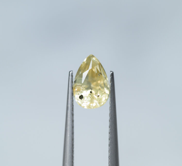 Yellow Sapphire 1.56ct / SriLanka