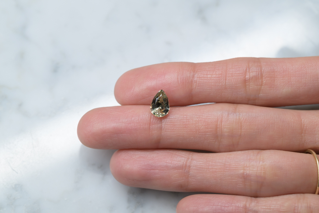 Yellow Sapphire 1.76ct / SriLanka - 画像 (23)