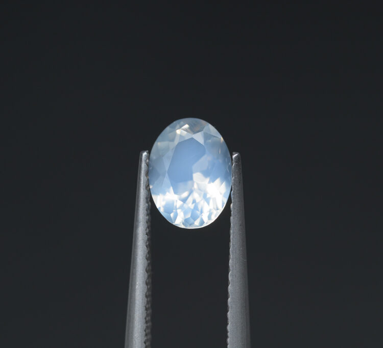 Blue Moon Stone 0.80ct / SriLanka