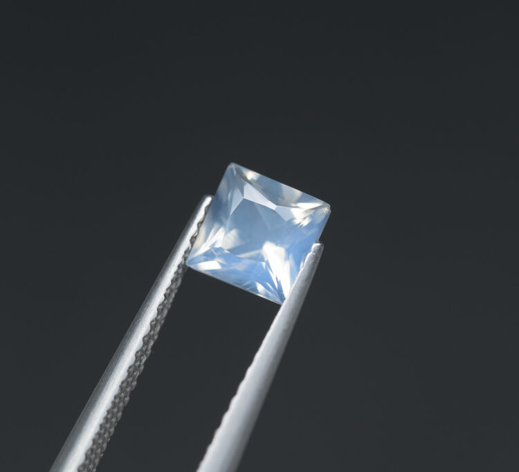 Blue Moon Stone 0.82ct / SriLanka