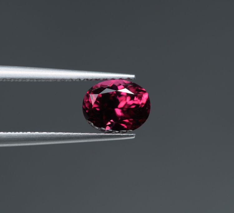 Rhodolite Garnet  1.61ct / SriLanka