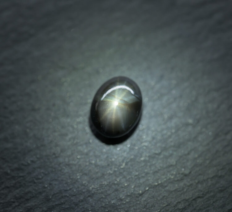 Star Sapphire (12Rays) 1.81ct / SriLanka
