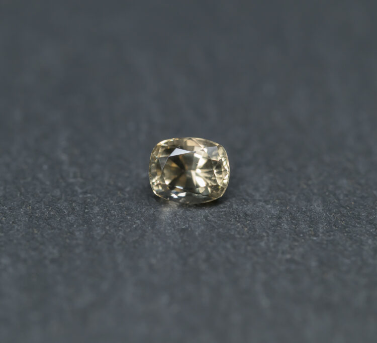 Sinhalite 0.75ct / SriLanka